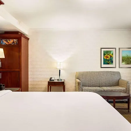 Viana Hotel And Spa, Trademark Collection By Wyndham Westbury Exterior photo